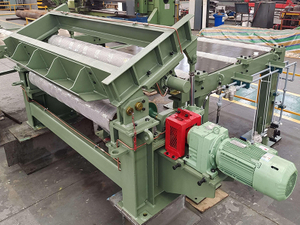 Welder inlet pinch roll